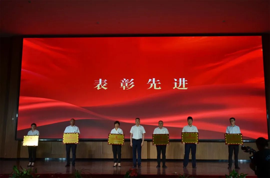 行政党支部获得洋口镇先进基层党组织称号.jpg